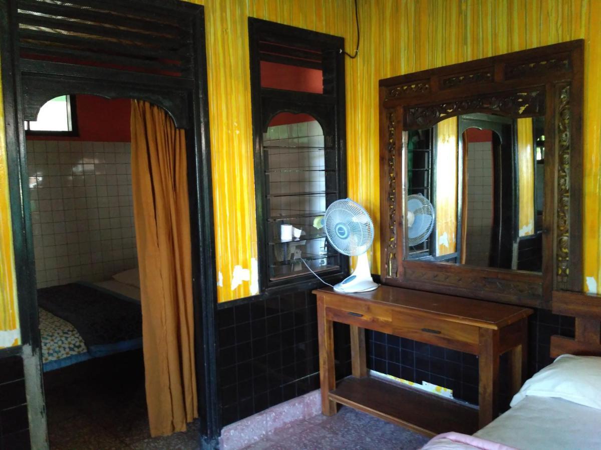Dhangin Taman Karangasem  Luaran gambar