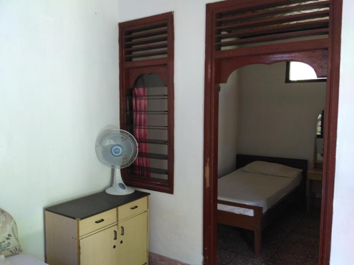 Dhangin Taman Karangasem  Luaran gambar
