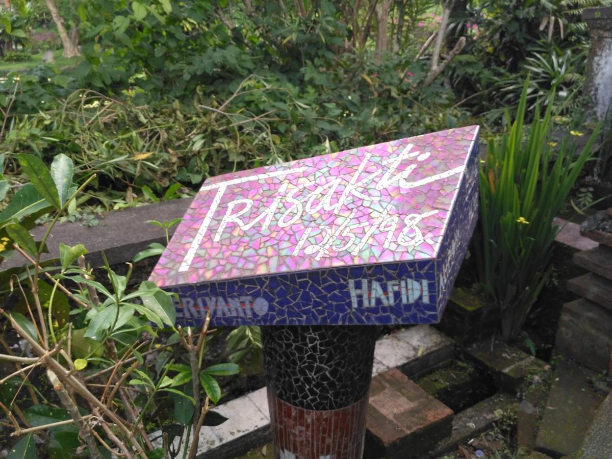 Dhangin Taman Karangasem  Luaran gambar